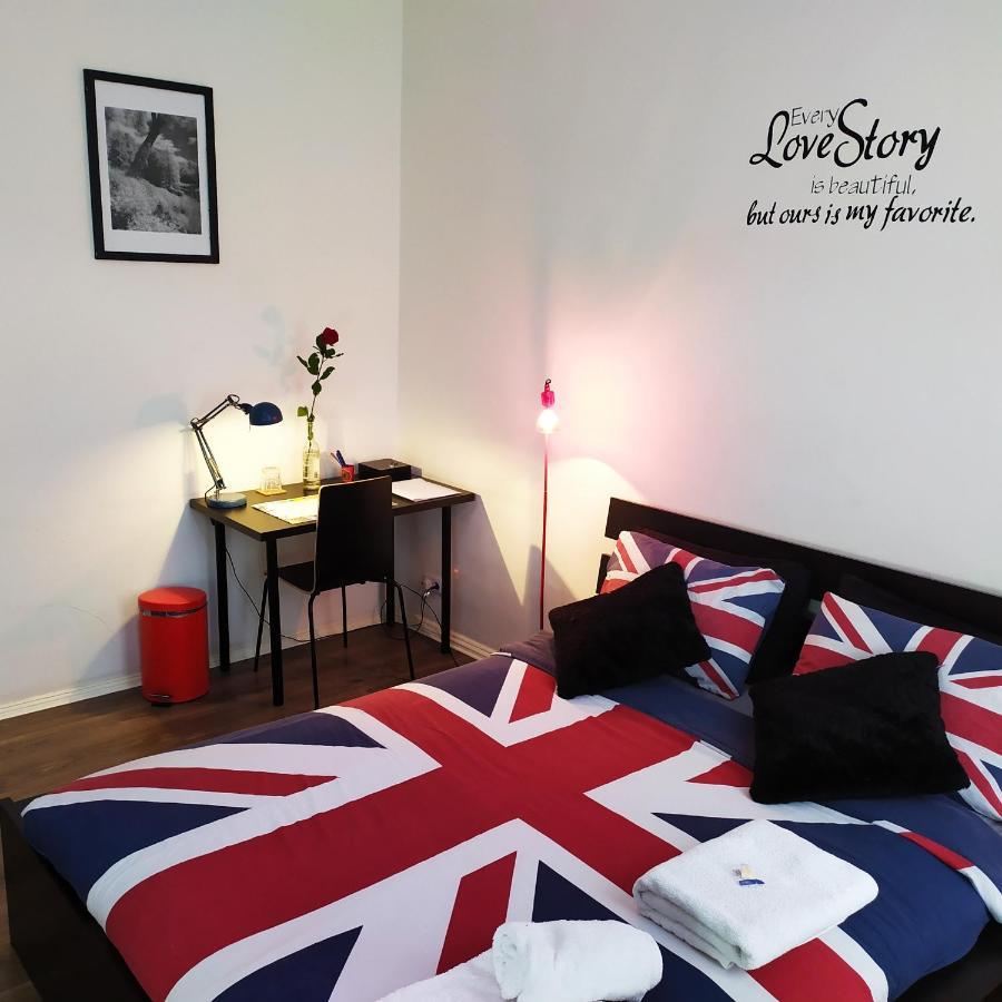 Accommodatie bij particulieren ++ Hip, Chill Berghain With Breakfast ++ *